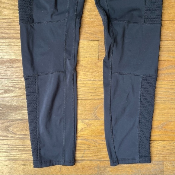 NEW Fabletics On the Go High Waisted Legging Black Moto Size Medium NWT - Picture 2 of 7